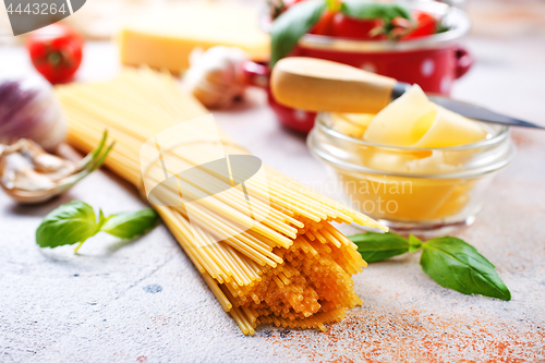 Image of raw spaghetti