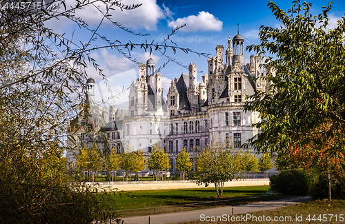 Image of Chateau de Chambord from the garden