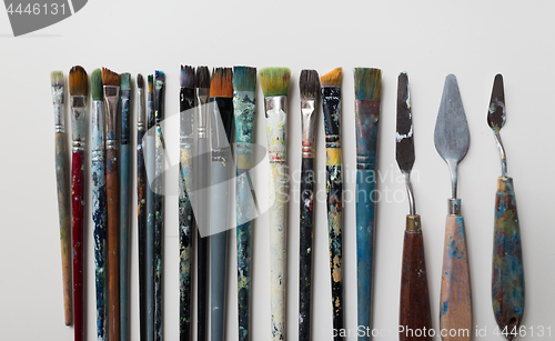 Image of palette knives or painting spatulas and brushes