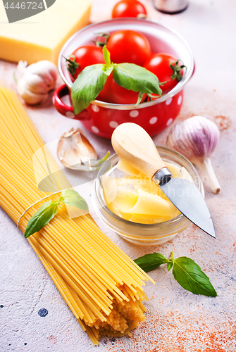 Image of raw spaghetti