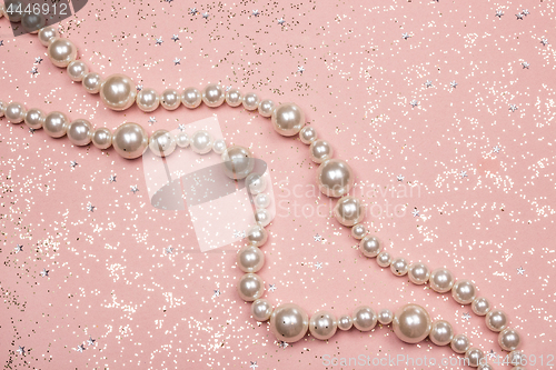 Image of Pearl necklace on glitter pink background