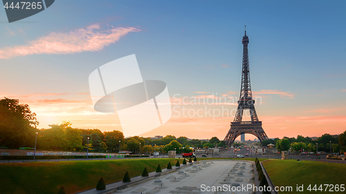 Image of Eiffel Tower and fountains