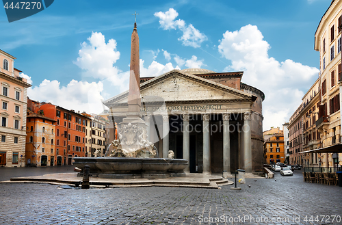 Image of Pantheon and fountain