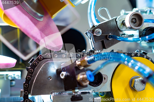 Image of Automatic machine for grinding chainsaws.