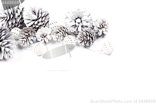 Image of White decorative pine cones and balls.