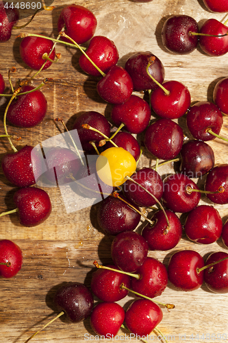 Image of juicy and ripe cherries