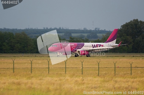 Image of Wizzair Airliner Landing