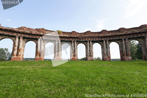 Image of the ruins of an ancient castle