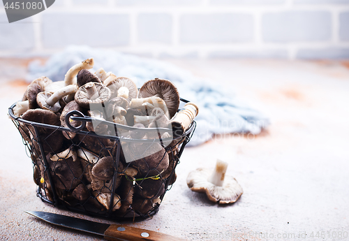 Image of raw mushrooms