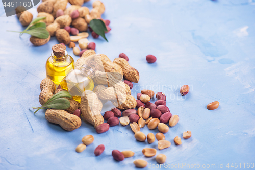 Image of Natural peanut with oil in a glass