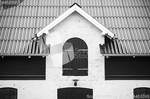 Image of Black and white photo of a modern barn