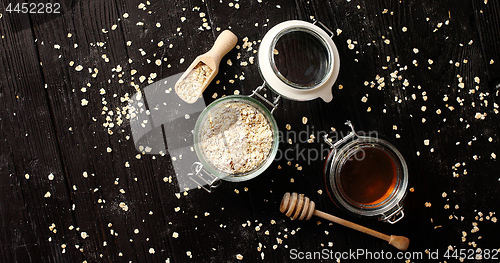 Image of Oat in glass jar with honey