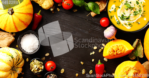 Image of Fresh vegetables placed in circle