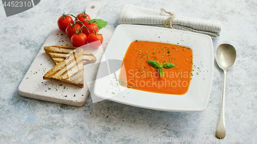 Image of Tomato soup served with crisp bread