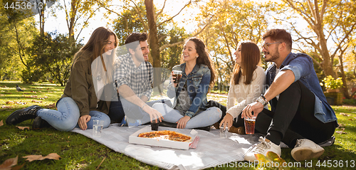 Image of Friends eating pizza