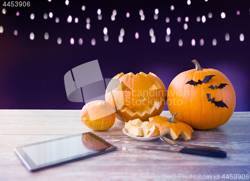 Image of halloween jack-o-lantern, pumpkins and tablet pc