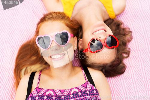 Image of teenage girls in sunglasses on picnic blanket