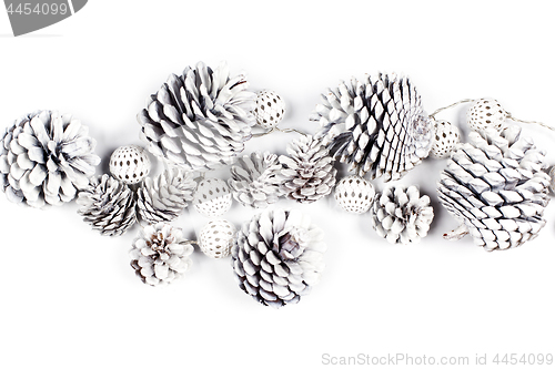 Image of White decorative pine cones and balls.