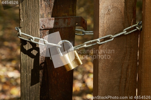 Image of Old gate with padlock