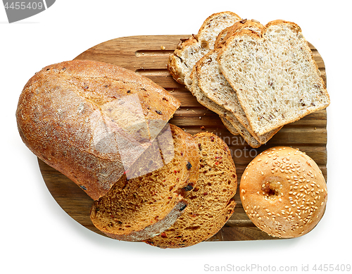 Image of various kinds of bread