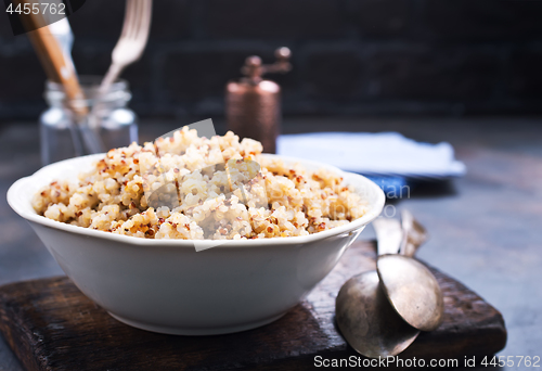 Image of boiled quinoa 