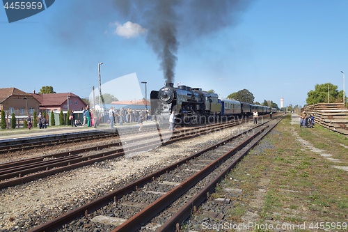 Image of Steam locomotive at station