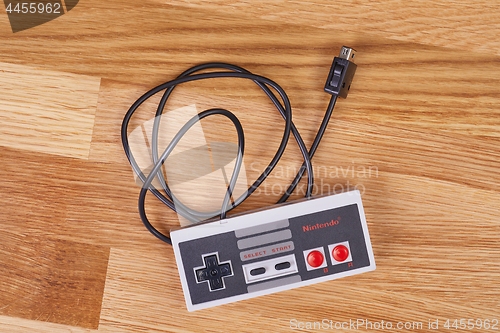 Image of Nintengo NES controller