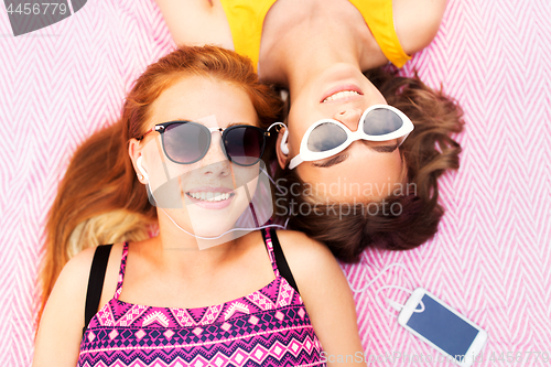 Image of teenage girls listening to music from smartphone