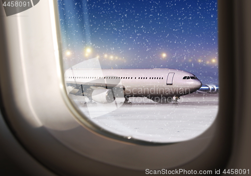 Image of view through a plane window