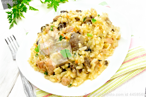 Image of Risotto with mushrooms and chicken on light board