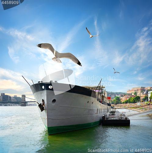 Image of Boat in Budapest