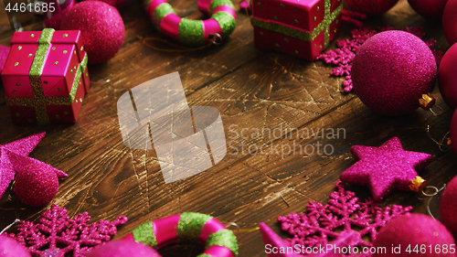 Image of Christmas decorations laid in circle