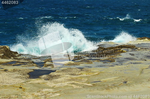 Image of splashing waves