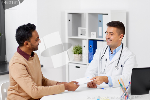 Image of doctor and male patient meeting at clinic