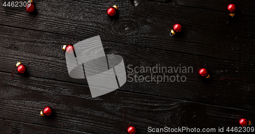 Image of Small Christmas beads on table