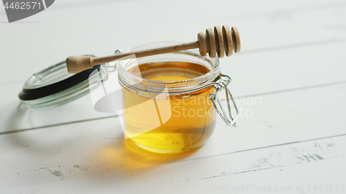 Image of Jar of honey with spindle