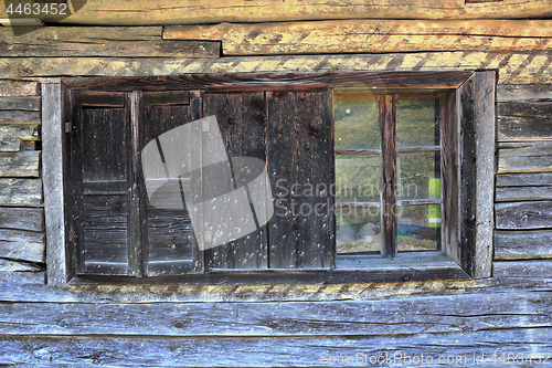 Image of window on old log house