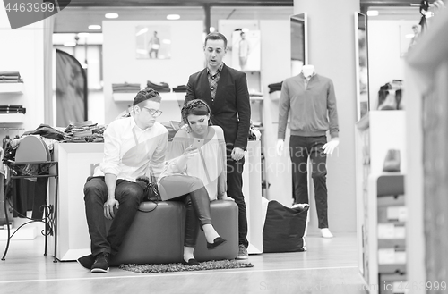 Image of group of best friend shopping in big mall