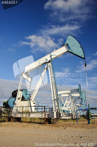 Image of Pump jack.