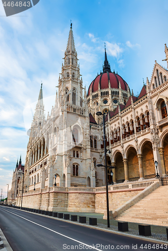 Image of Parliament and road