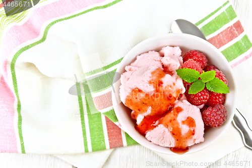 Image of Ice cream crimson with syrup on board top