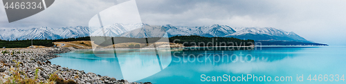 Image of lake pukak in New Zealand.