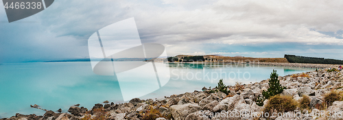 Image of lake pukak in New Zealand.