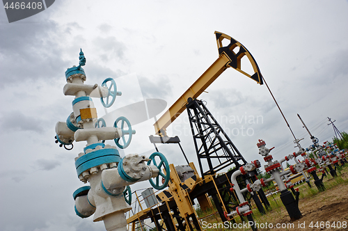 Image of Pumpjack and oilwell.