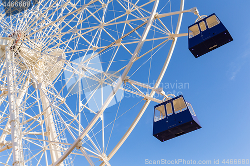 Image of Ferris wheel with sunny day