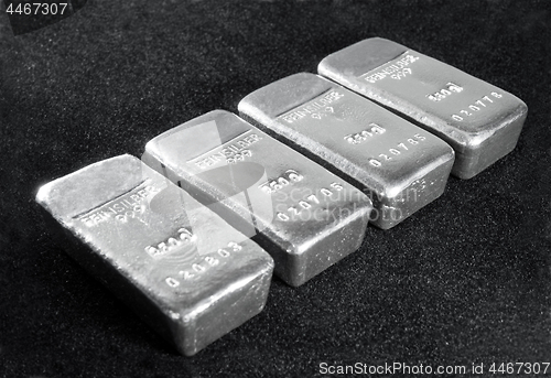 Image of Precious metals trading.