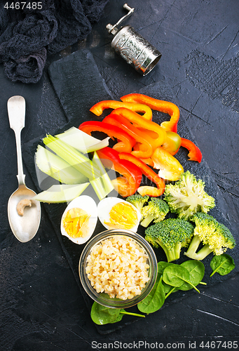 Image of bulgur with vegetablew and eggs