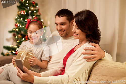 Image of family with smartphone at home on christmas