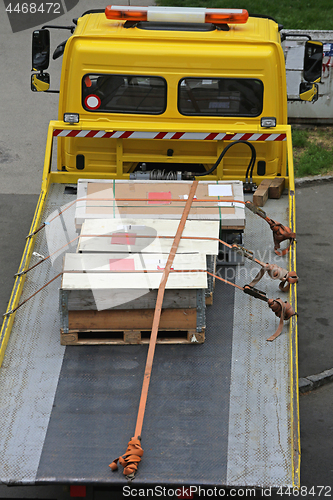 Image of Pallets at Truck