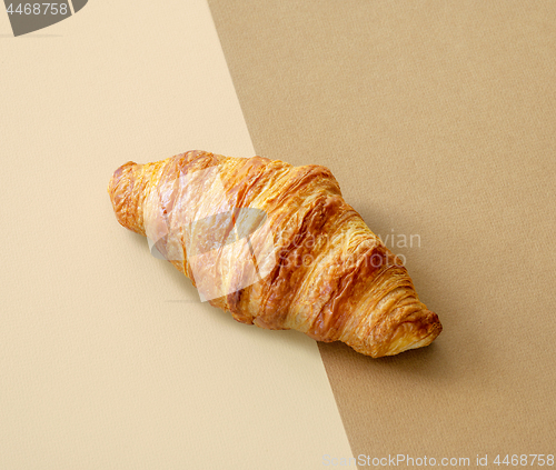 Image of freshly baked croissant 